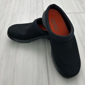 Merrell Woman’s Encore Breeze Clog Shoes Black size 6